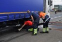 Schwerer LKW VU PKlemm A 4 Rich Olpe auf der Rodenkirchener Bruecke P310